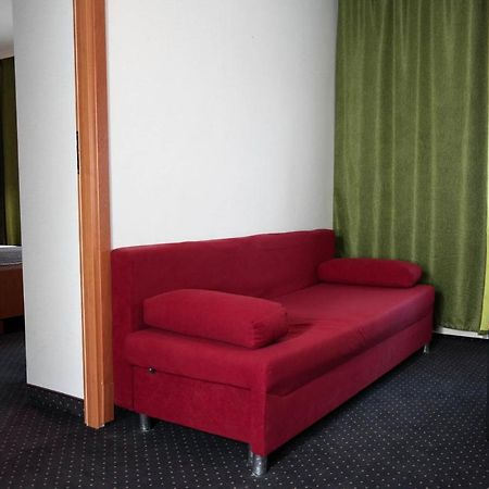 Hotel George Nadarzyn Buitenkant foto