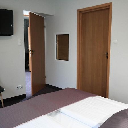 Hotel George Nadarzyn Buitenkant foto