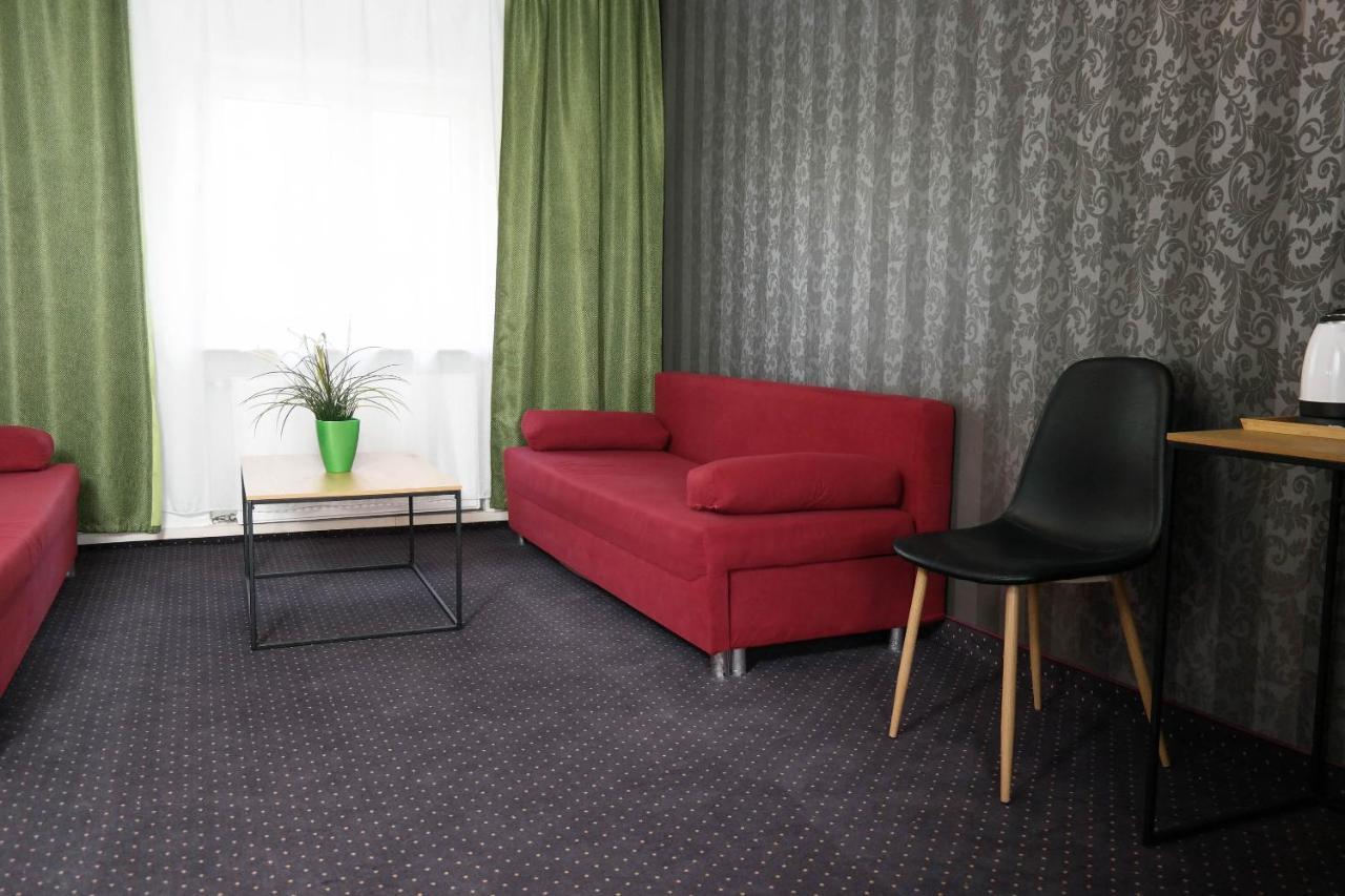 Hotel George Nadarzyn Buitenkant foto