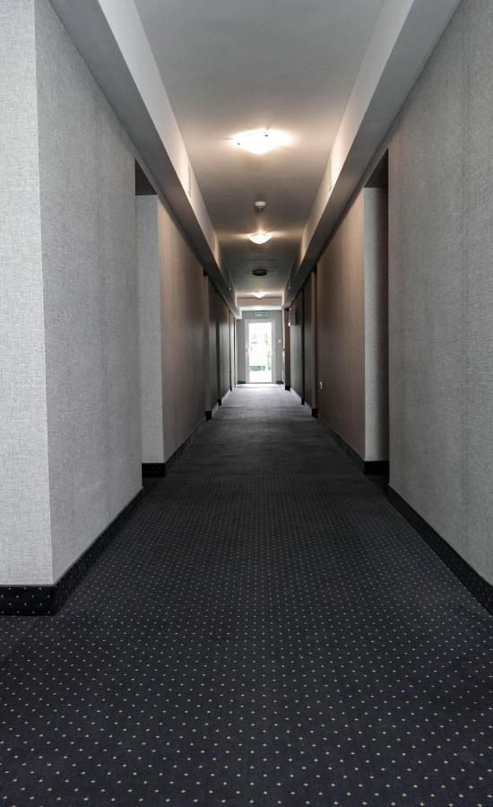 Hotel George Nadarzyn Buitenkant foto
