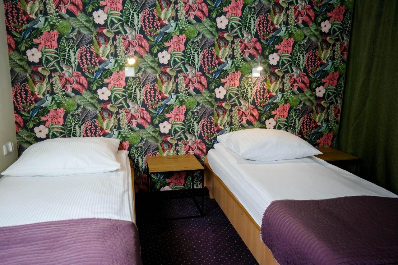 Hotel George Nadarzyn Buitenkant foto