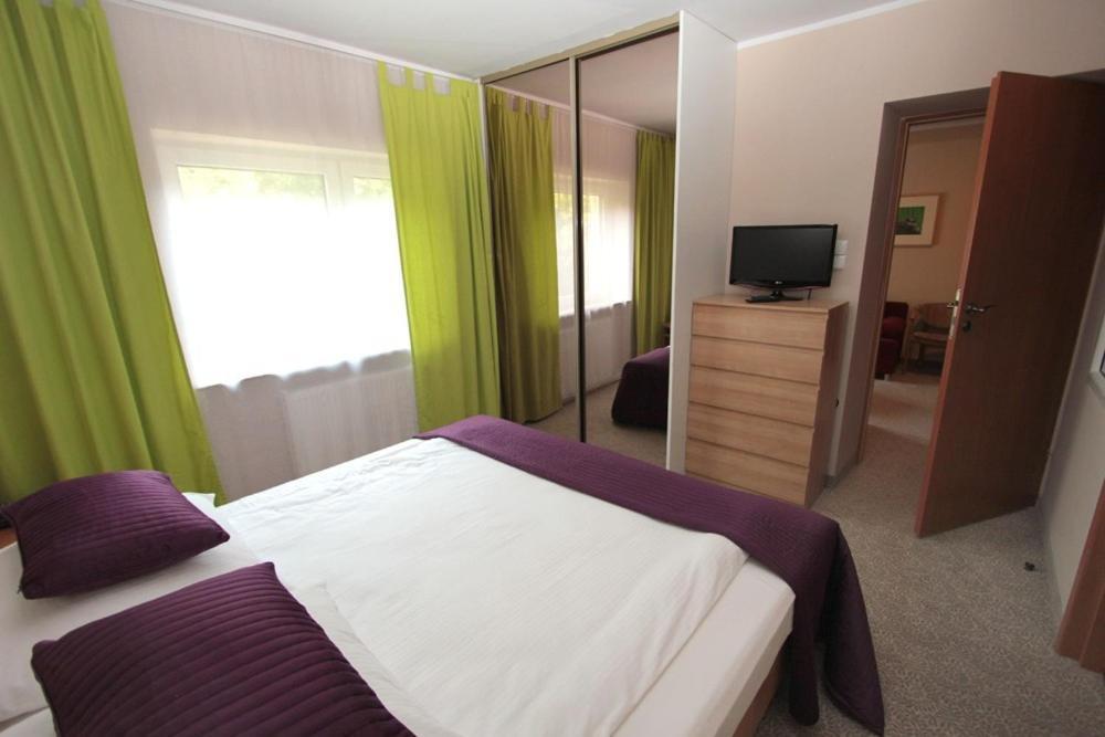 Hotel George Nadarzyn Kamer foto